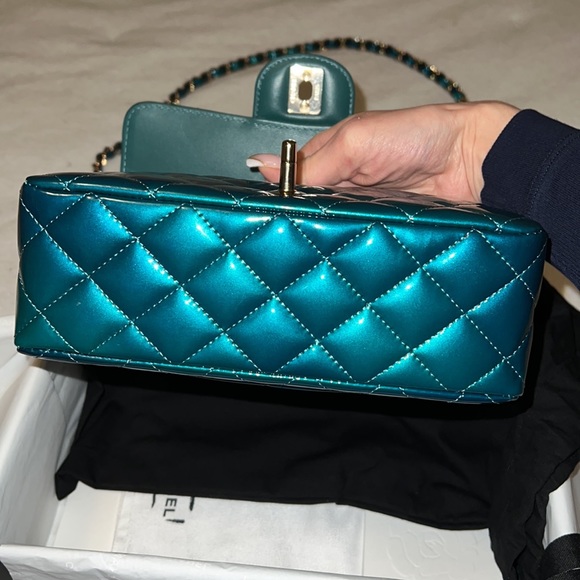 CHANEL MINI MERMAID PATENT FLAP - Picture 4 of 15